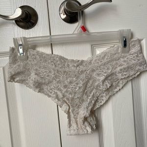 White lace women’s cheeky panties
